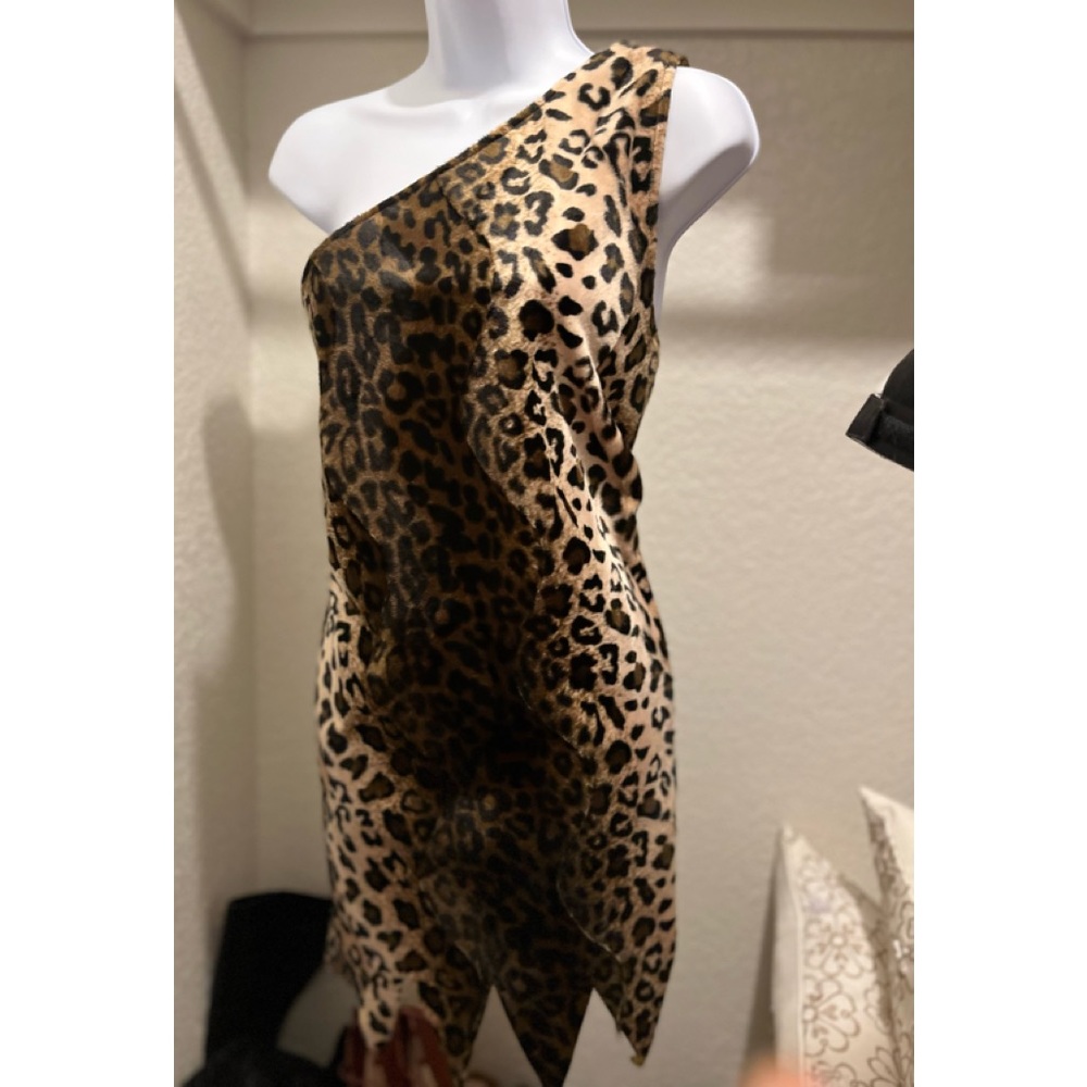 Leopard Print One-Shoulder Top